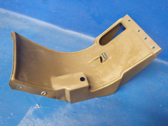 67330-10 Piper - Cover-Console (Cracked see details)